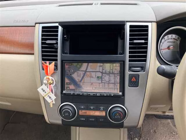 NISSAN TIIDA LATIO