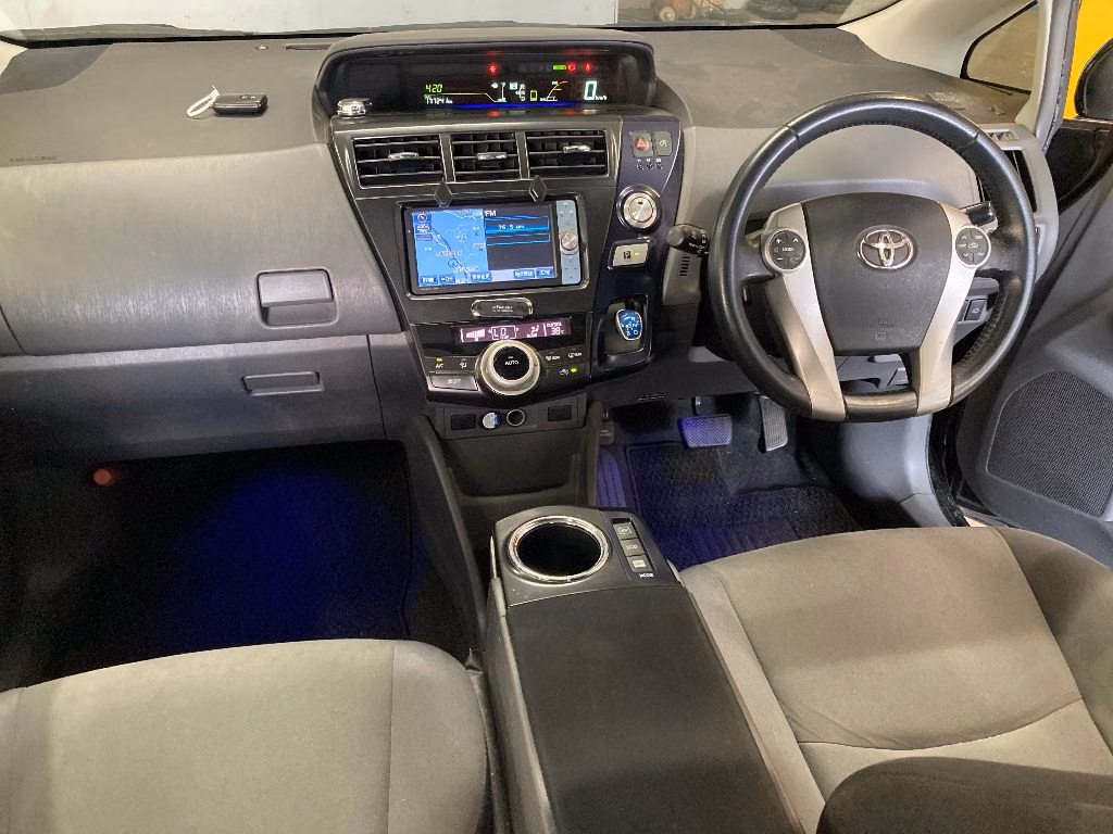 TOYOTA PRIUS ALPHA