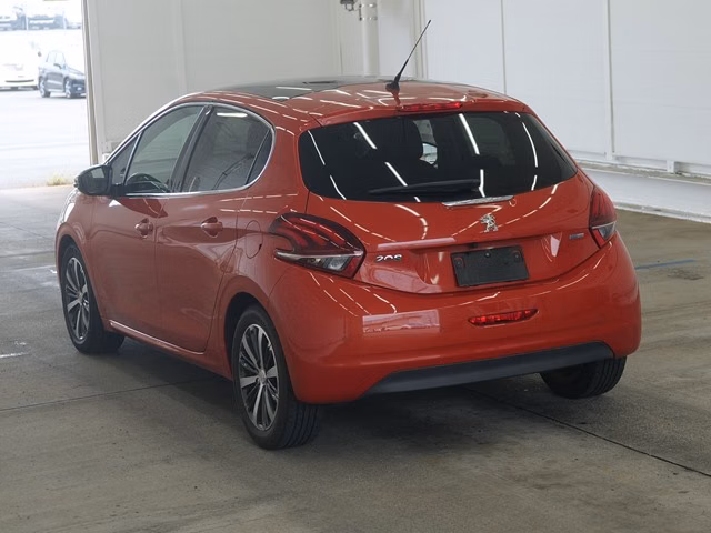 PEUGEOT 208