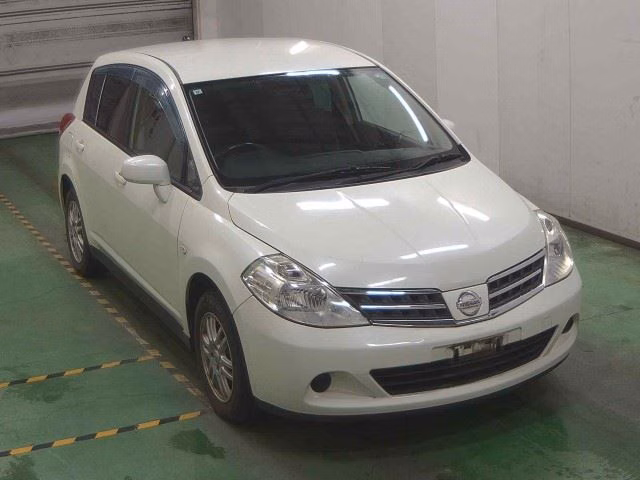 NISSAN TIIDA