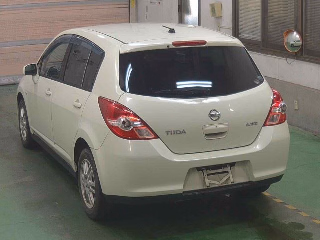 NISSAN TIIDA