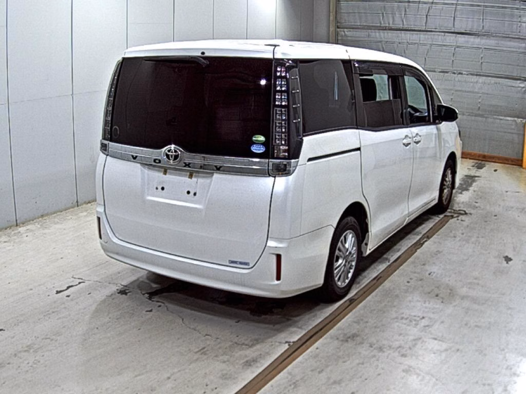 TOYOTA VOXY