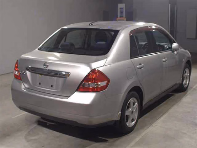 NISSAN TIIDA LATIO