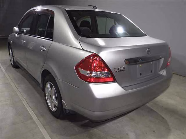 NISSAN TIIDA LATIO