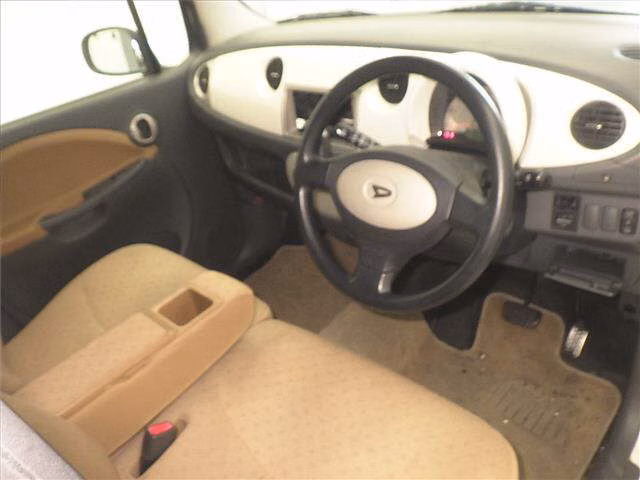 DAIHATSU MOVE LATTE