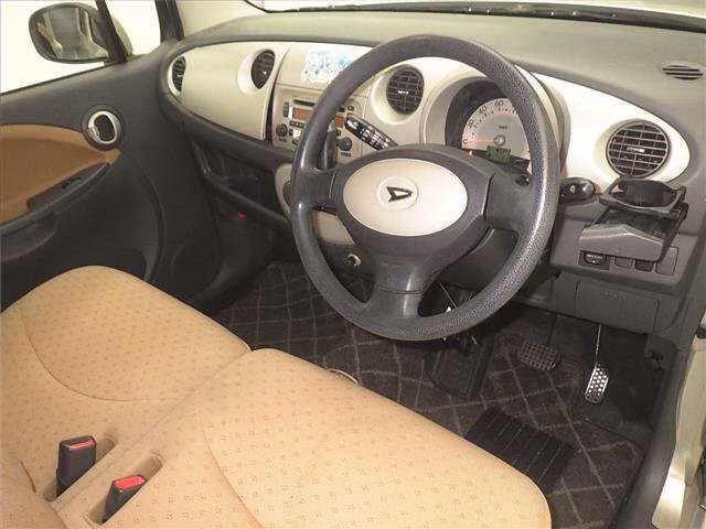 DAIHATSU MOVE LATTE