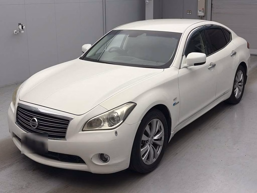 NISSAN FUGA