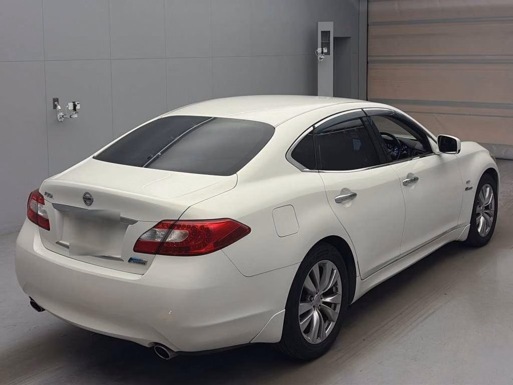 NISSAN FUGA