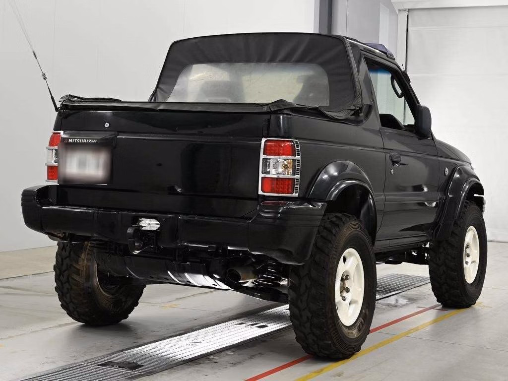MITSUBISHI PAJERO