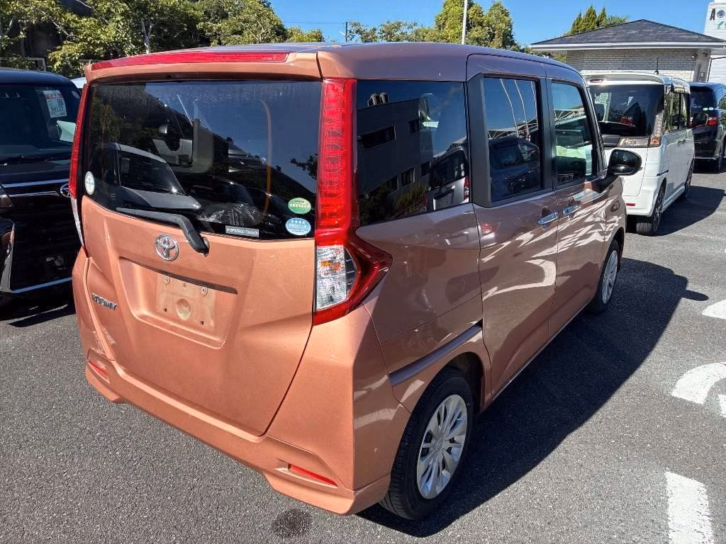 TOYOTA ROOMY