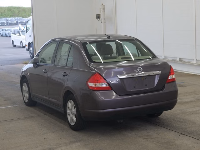 NISSAN TIIDA LATIO