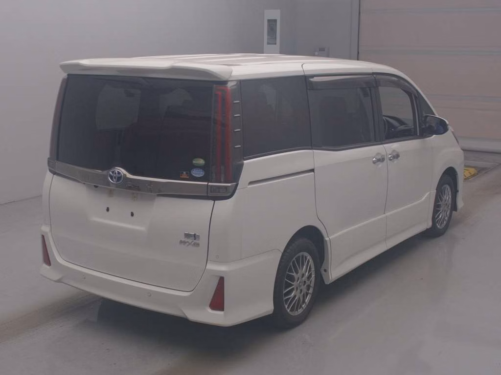 TOYOTA NOAH