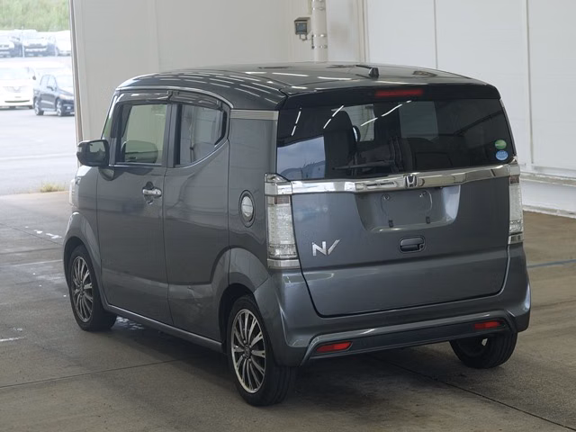 HONDA N-BOX SLASH