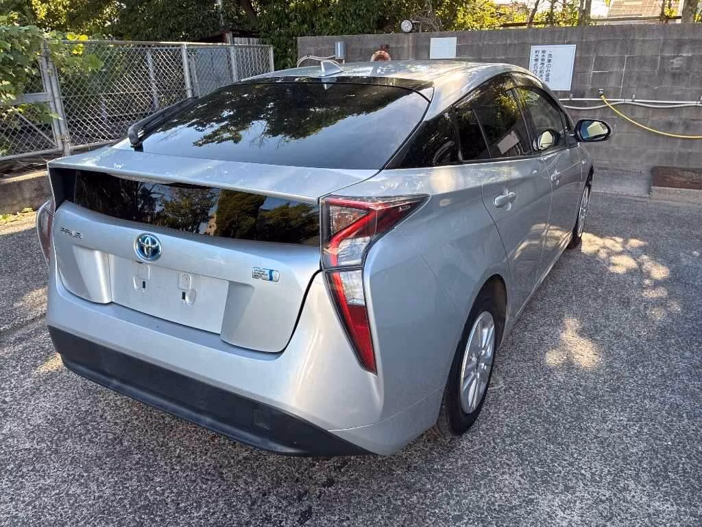 TOYOTA PRIUS