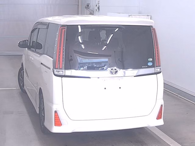 TOYOTA NOAH