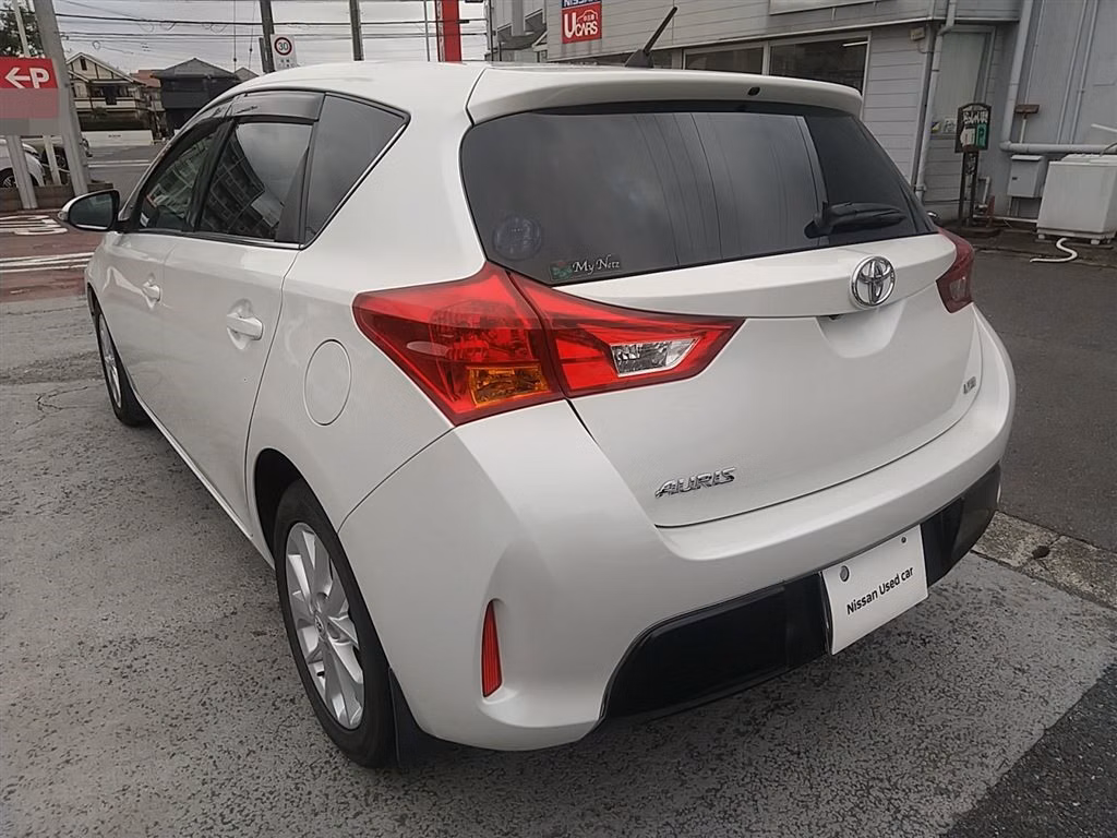 TOYOTA AURIS