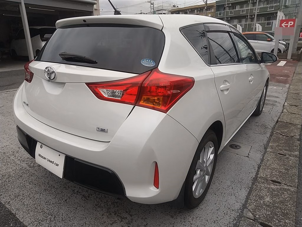 TOYOTA AURIS