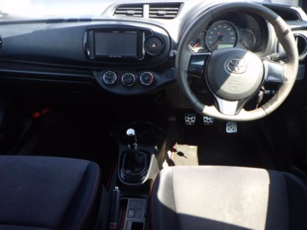 TOYOTA VITZ