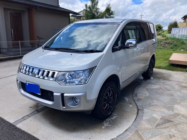 Mitsubishi Delica D:5