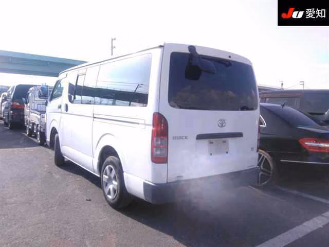 TOYOTA REGIUS ACE