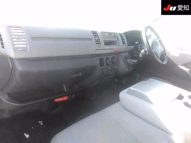 TOYOTA REGIUS ACE