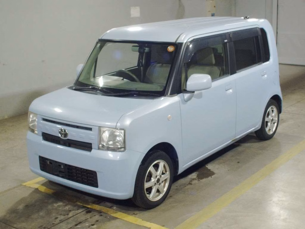 TOYOTA PIXIS SPACE