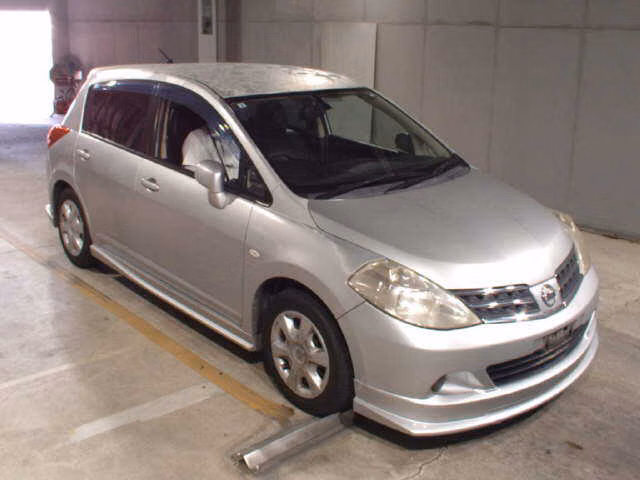 NISSAN TIIDA