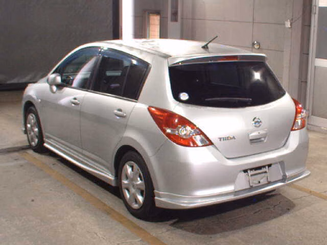 NISSAN TIIDA