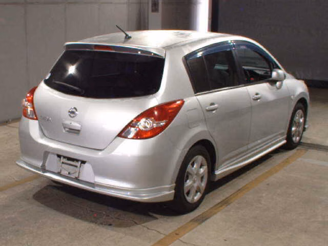 NISSAN TIIDA