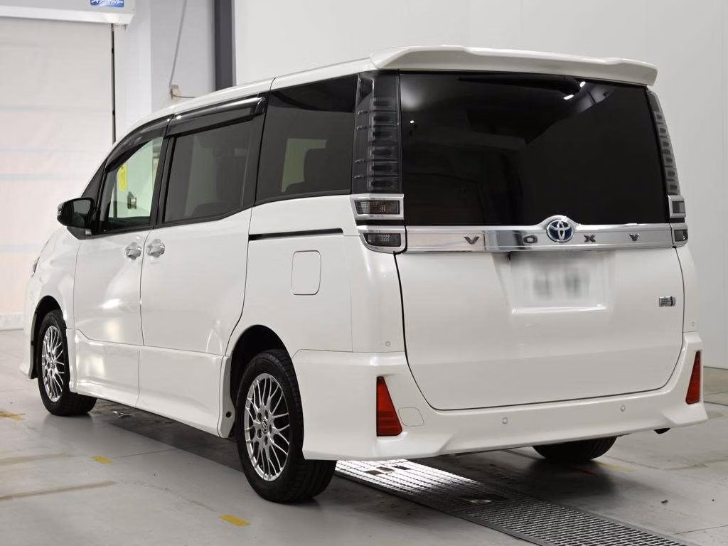 TOYOTA VOXY