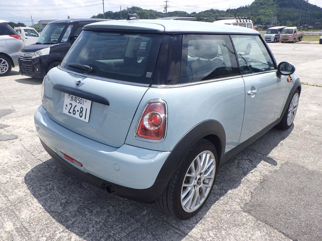 MINI HATCH
