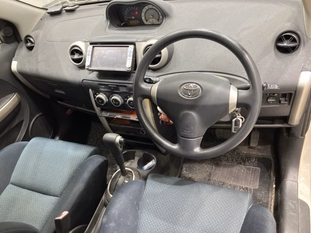 TOYOTA IST