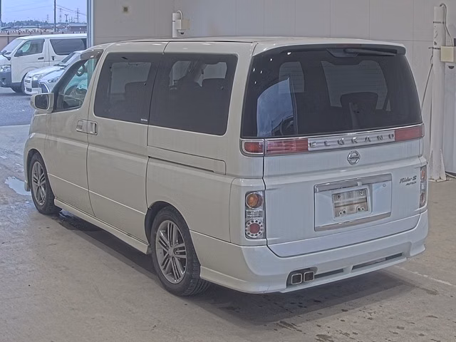 NISSAN ELGRAND