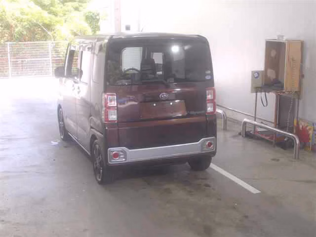 DAIHATSU WAKE