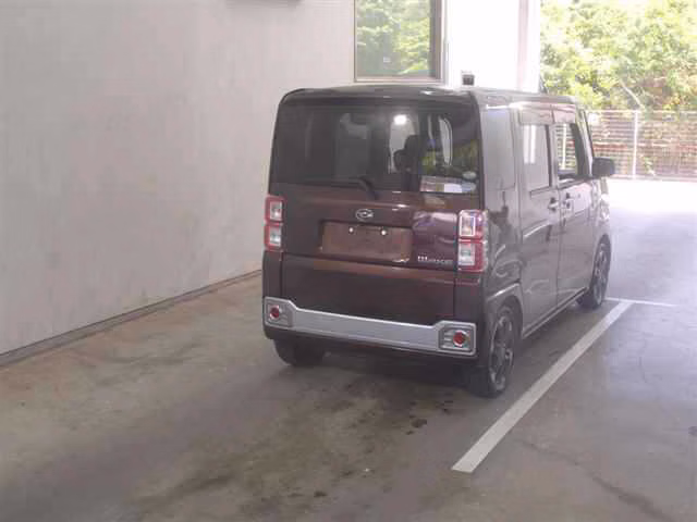 DAIHATSU WAKE