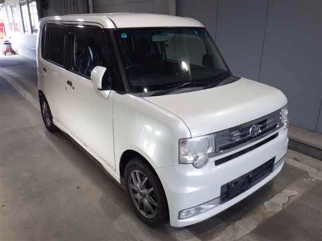 TOYOTA PIXIS SPACE