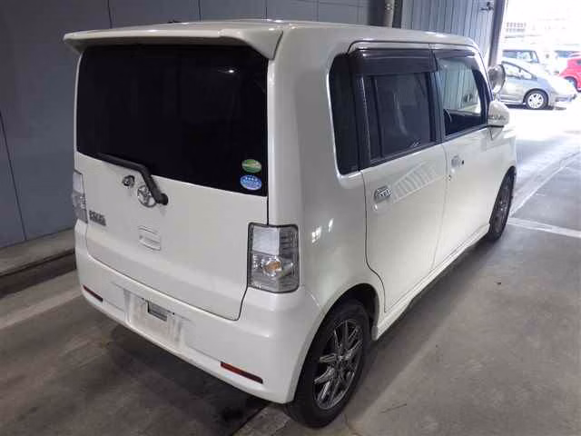 TOYOTA PIXIS SPACE