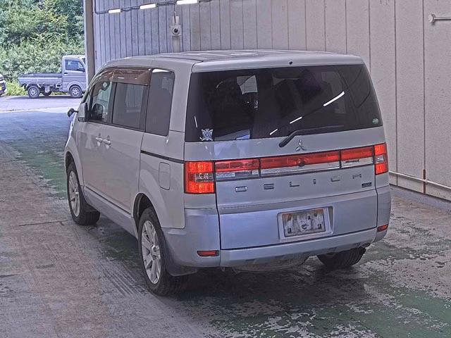 MITSUBISHI DELICA D:5