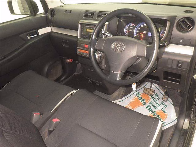 TOYOTA PIXIS SPACE