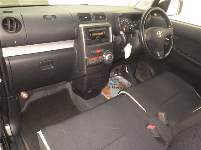 TOYOTA PIXIS SPACE