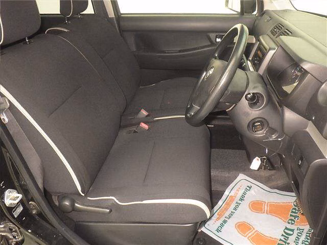 TOYOTA PIXIS SPACE