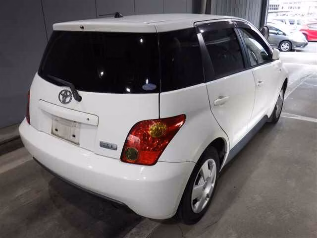 TOYOTA IST