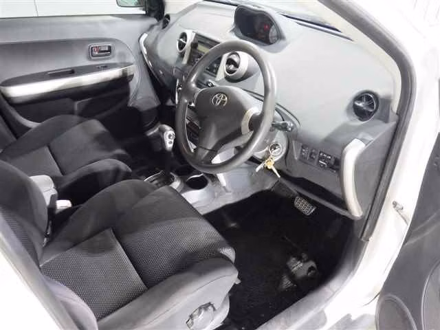 TOYOTA IST
