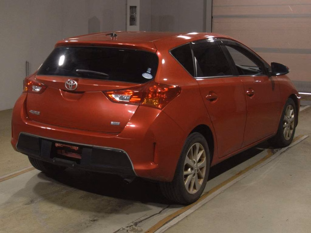 TOYOTA AURIS