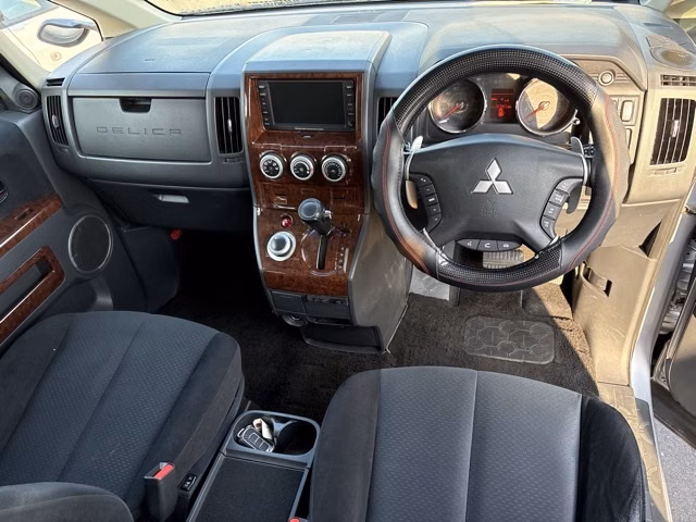 MITSUBISHI DELICA D:5