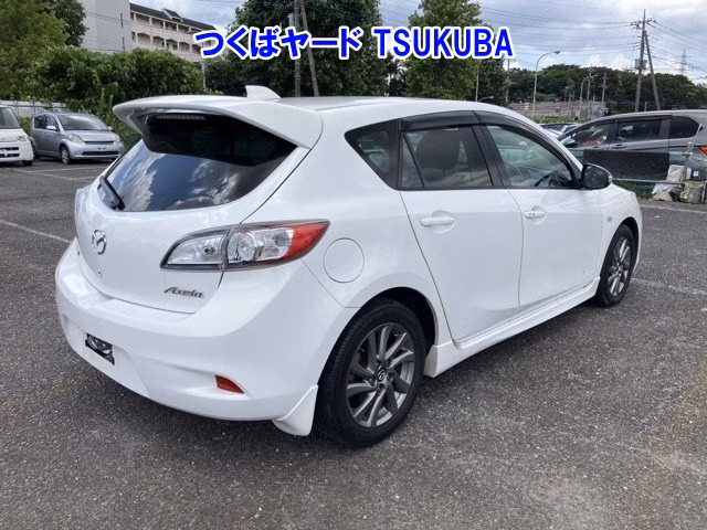 MAZDA AXELA