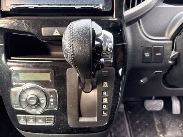MITSUBISHI DELICA D:2