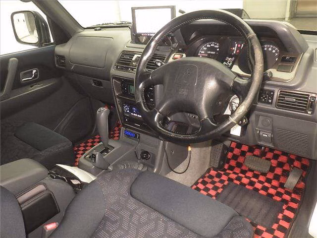 MITSUBISHI PAJERO