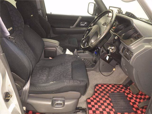 MITSUBISHI PAJERO