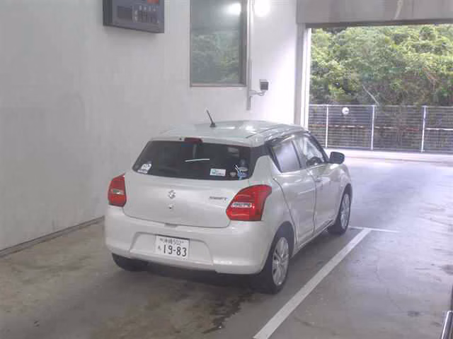 SUZUKI SWIFT
